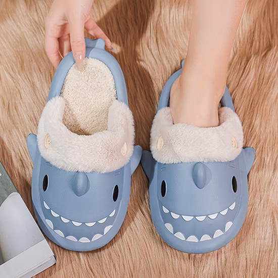 2023 Sandálias de tubarão Chinelo de pele de inverno para ambientes internos e externos